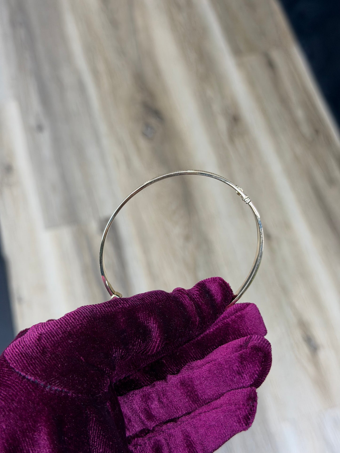 14K Screw Ribbed Bangle