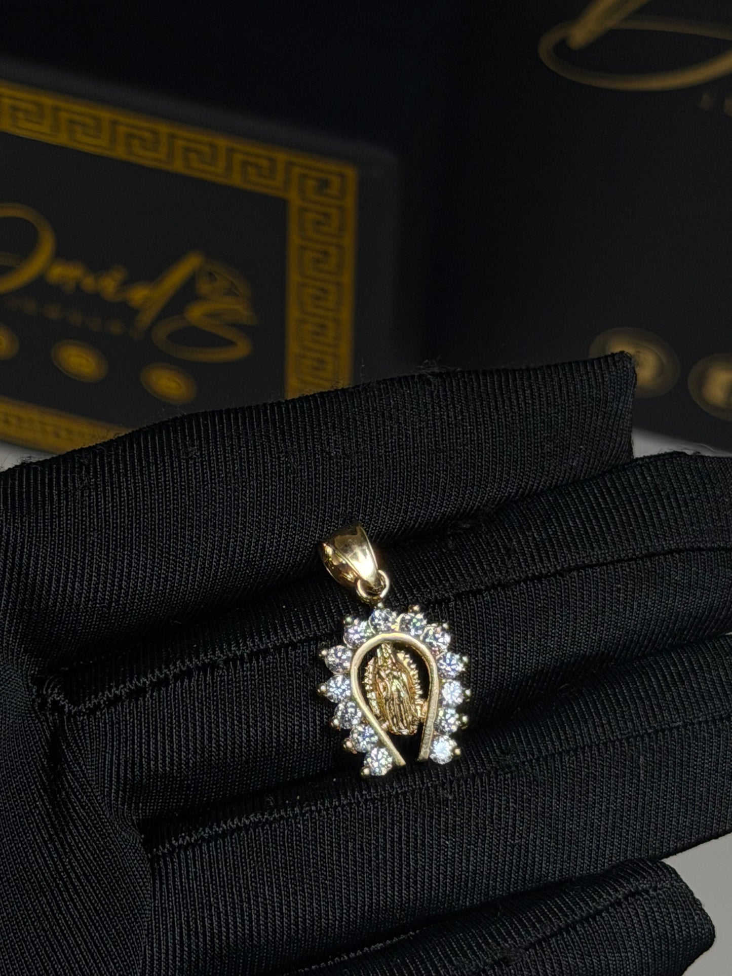 14K CZ Herradura Virgen De Guadalupe Pendant