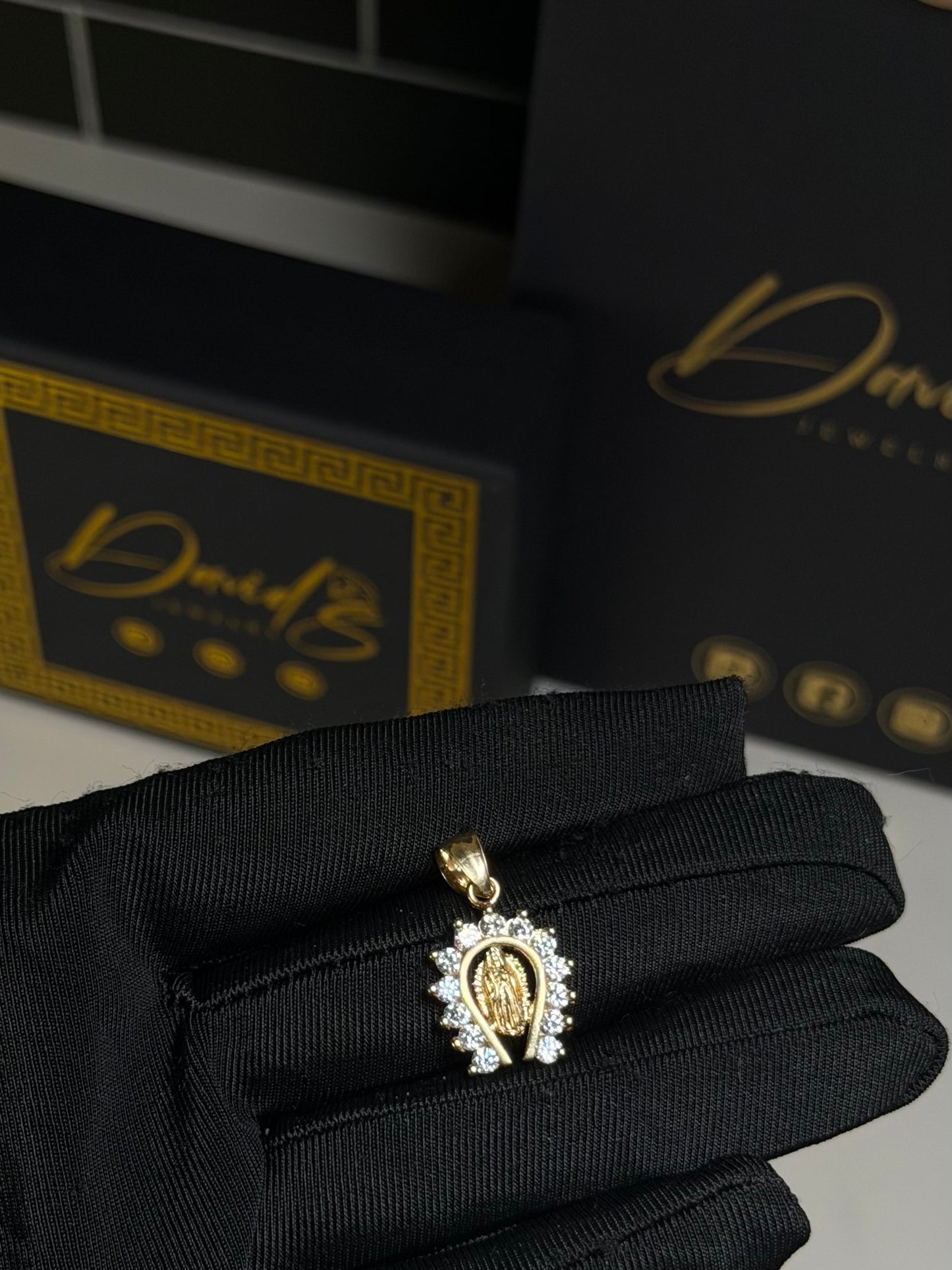 14K CZ Herradura Virgen De Guadalupe Pendant